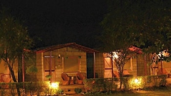Redfinch Aspen River Resort,Neelkanth Temple,3 star