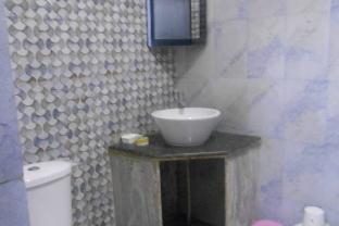 Oyo 23733 Surya Continental,India>>Lucknow,3 star