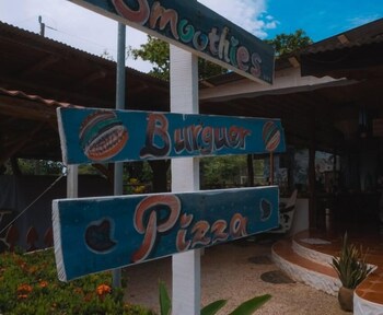 buddha hotel y restaurante 100mts de playa sanjuanillo