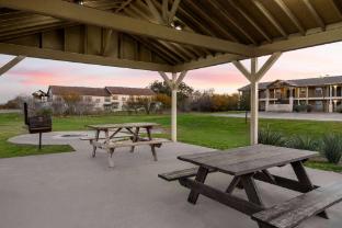 eagles den suites kenedy a travelodge by wyndham