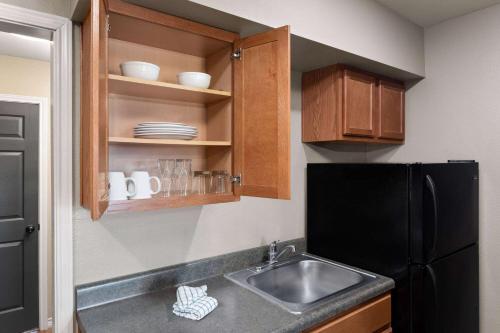 eagles den suites kenedy a travelodge by wyndham