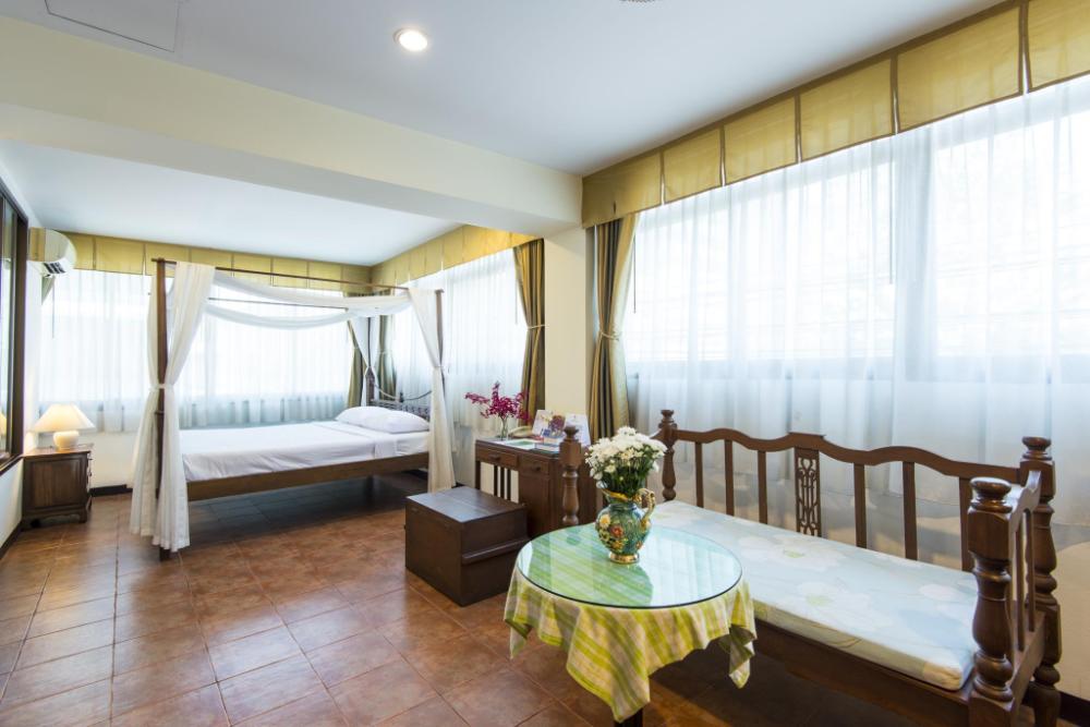 best bangkok house hotel