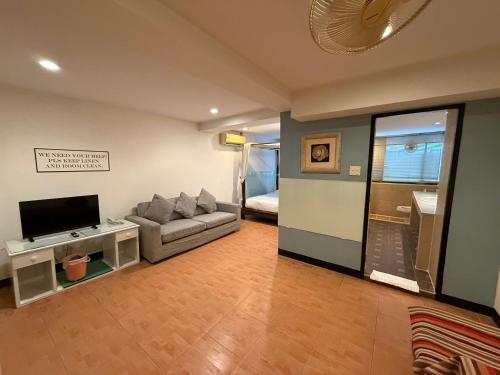 best bangkok house hotel