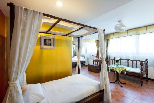 best bangkok house hotel