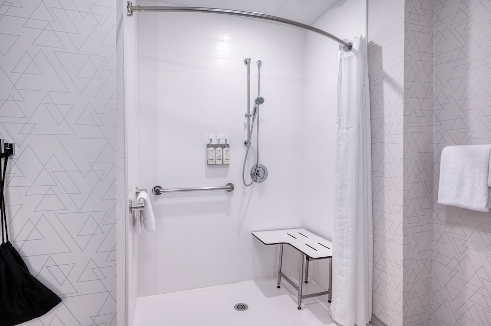 holiday inn express hotel and suites greenwood by ihg