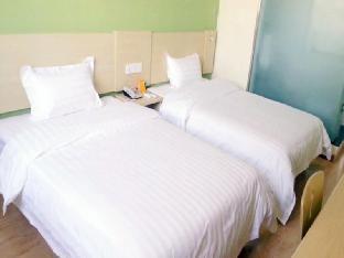 7 days inn wuhan tianhe airport songjiagang metro station