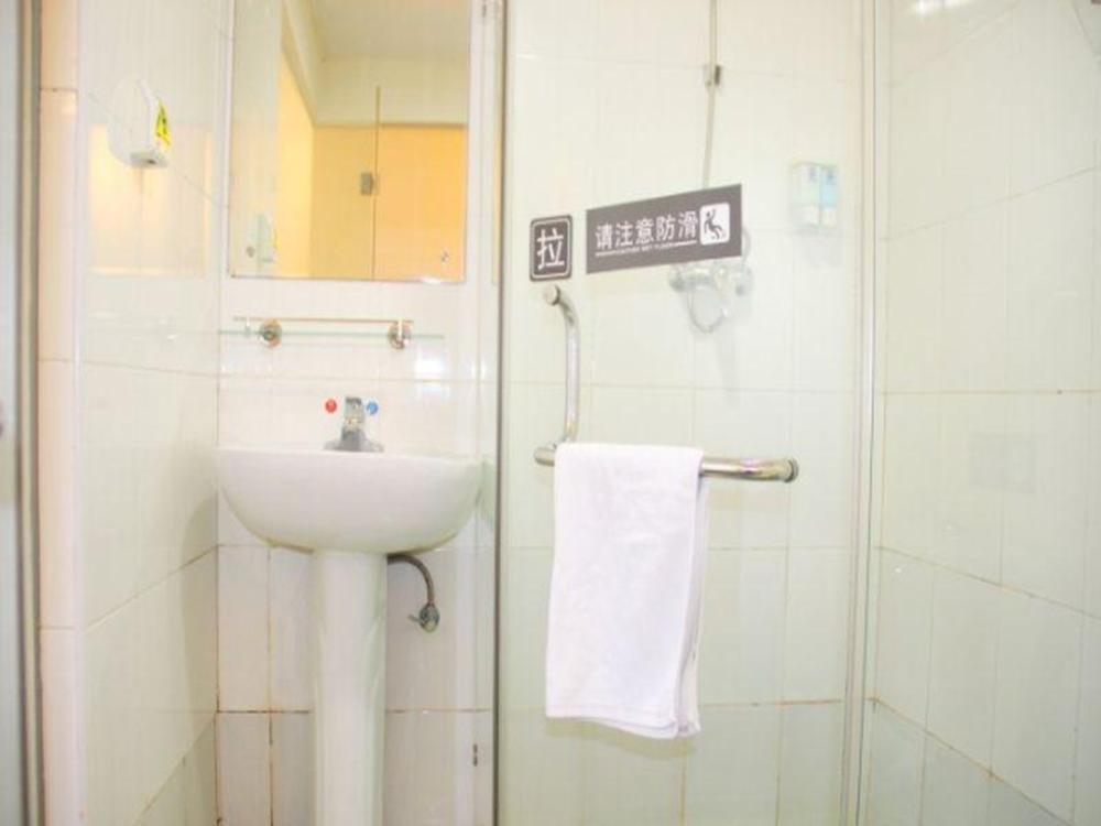 7 days inn guiyang police department yangmingci metro station