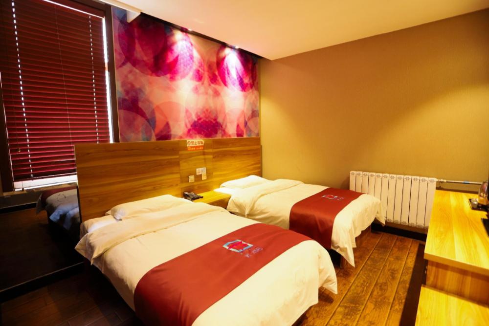 pai hotel huayin huashan mountain scenic spot ancient street