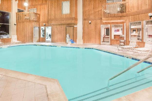 rodeway inn and suites