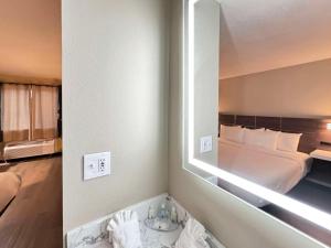 rodeway inn and suites