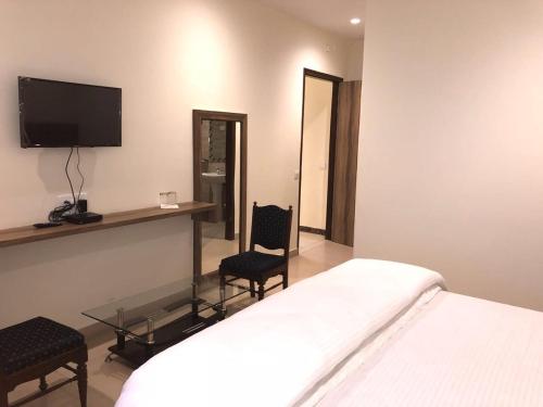 hotel red sapphire