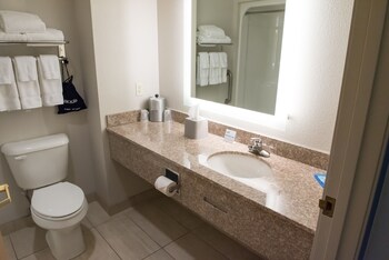 holiday inn express and suites elkhart by ihg