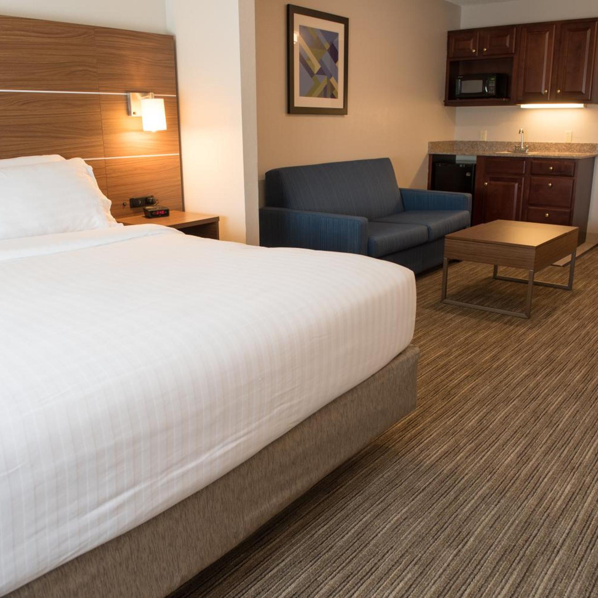 holiday inn express and suites elkhart by ihg