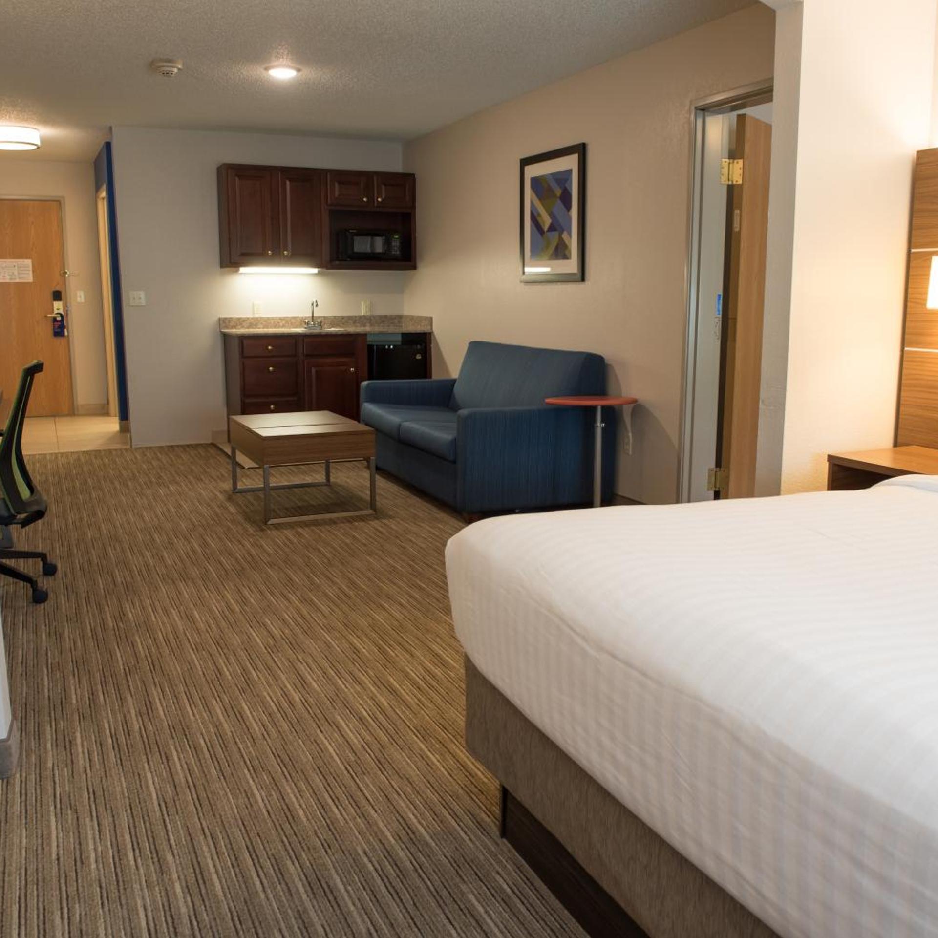 holiday inn express and suites elkhart by ihg