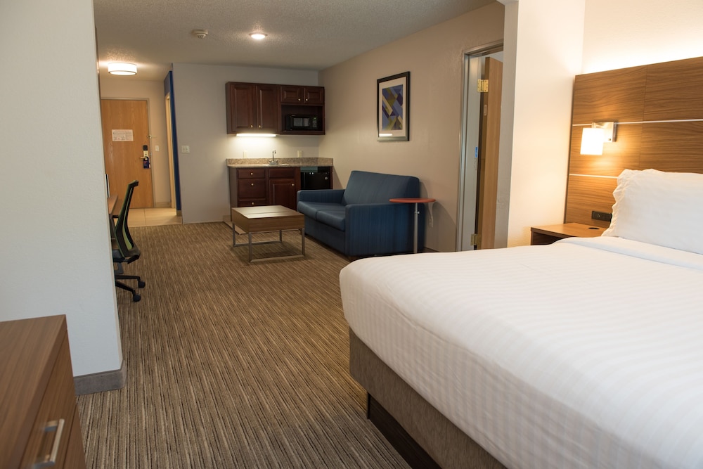 holiday inn express and suites elkhart by ihg
