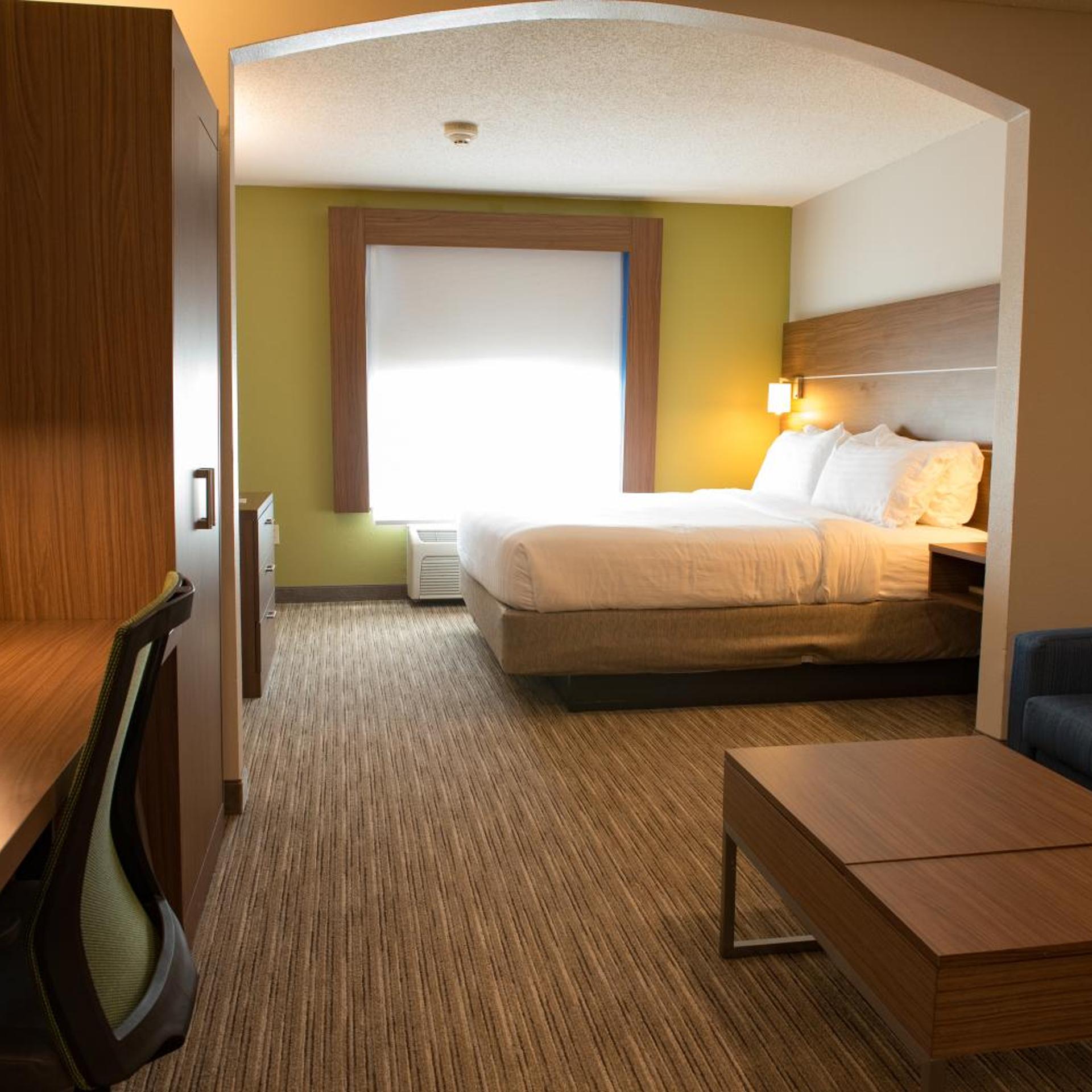 holiday inn express and suites elkhart by ihg