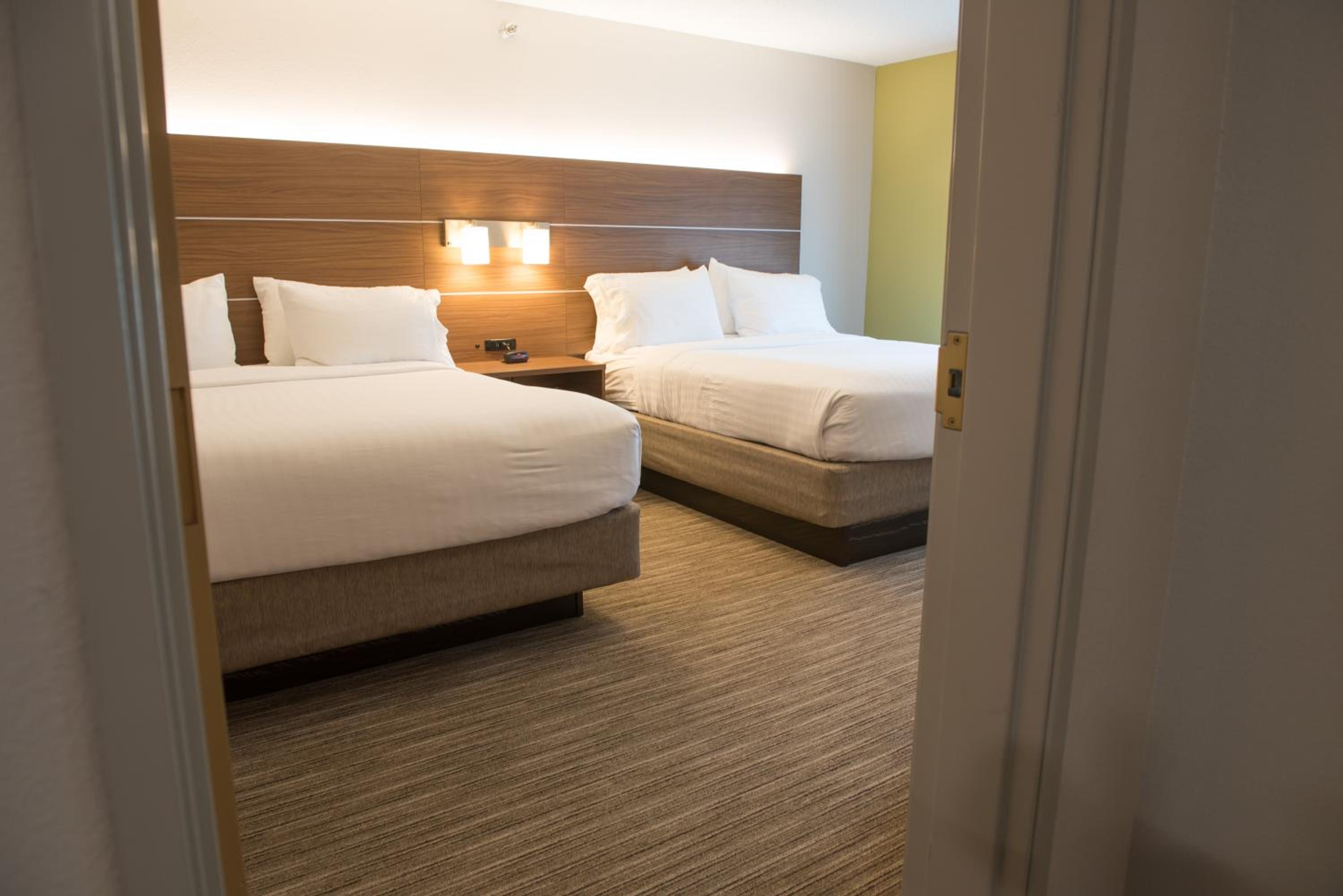 holiday inn express and suites elkhart by ihg