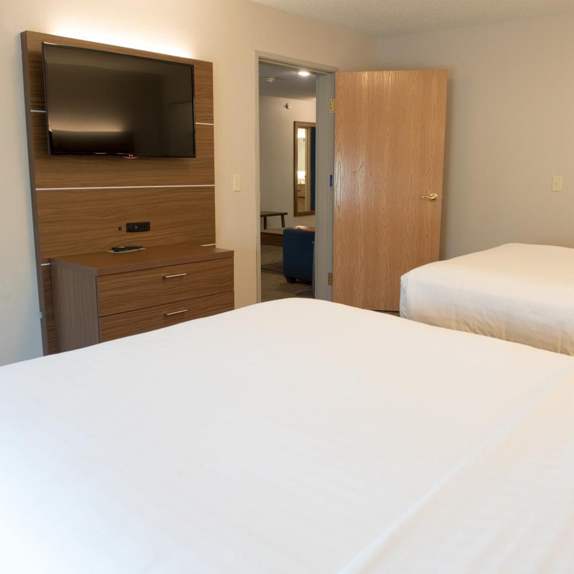 holiday inn express and suites elkhart by ihg