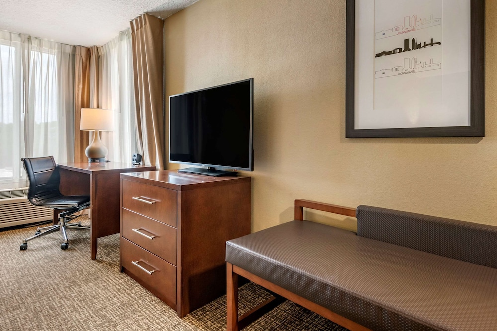 comfort suites baymeadows near butler blvd