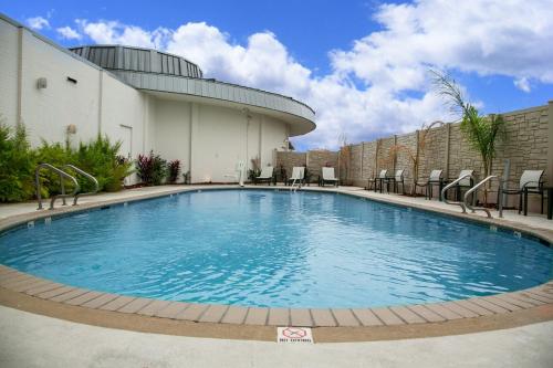 holiday inn new orleans west bank tower an ihg hotel