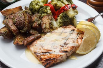 holiday inn new orleans west bank tower an ihg hotel