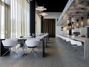 carbon hotel different hotels