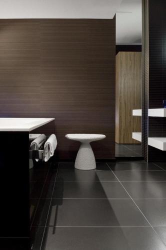 carbon hotel different hotels