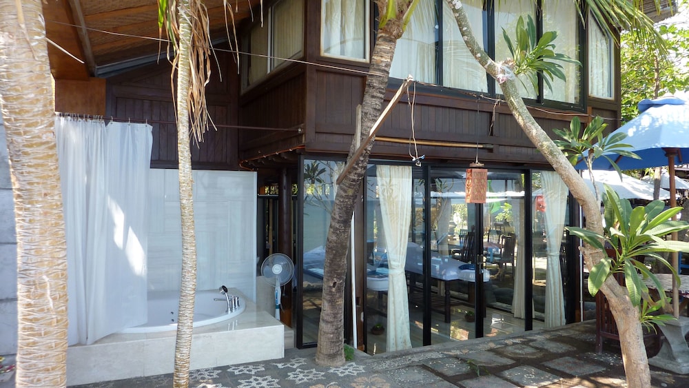 amed cafe and hotel kebun wayan