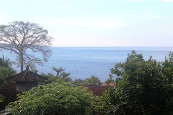 amed cafe and hotel kebun wayan