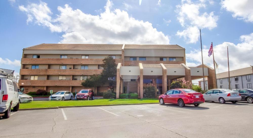 tulsa square hotel central i 44 by oyo