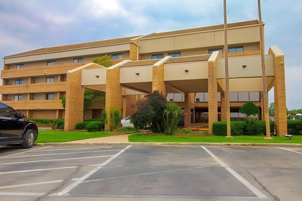 tulsa square hotel central i 44 by oyo