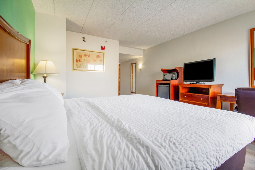 tulsa square hotel central i 44 by oyo