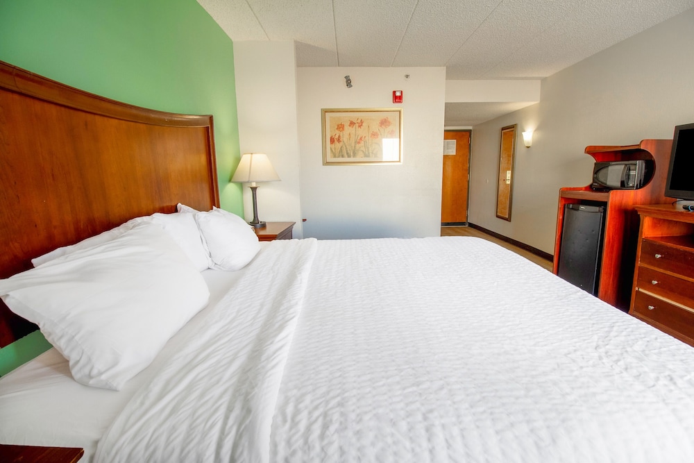 tulsa square hotel central i 44 by oyo