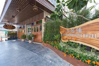chiang mai waroros boutique hotel