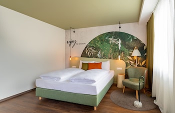 hotel the weekend