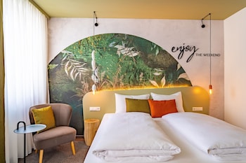 hotel the weekend