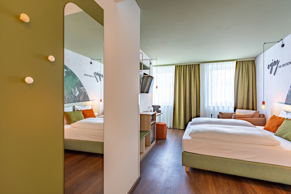 hotel the weekend