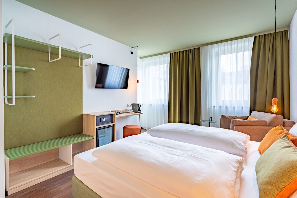 hotel the weekend