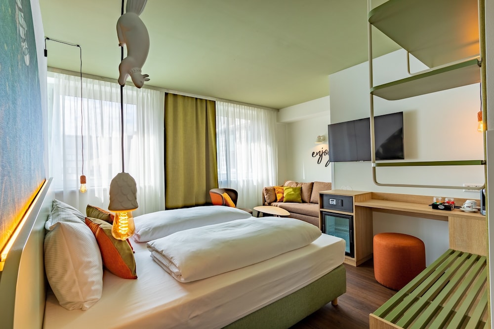 hotel the weekend