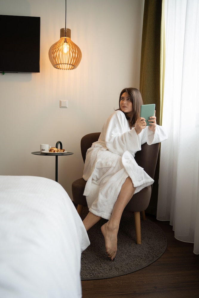 hotel the weekend