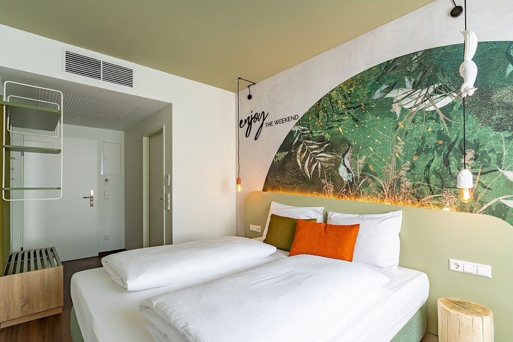 hotel the weekend