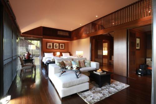 hill lodge