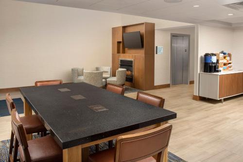 holiday inn express and suites annapolis by ihg