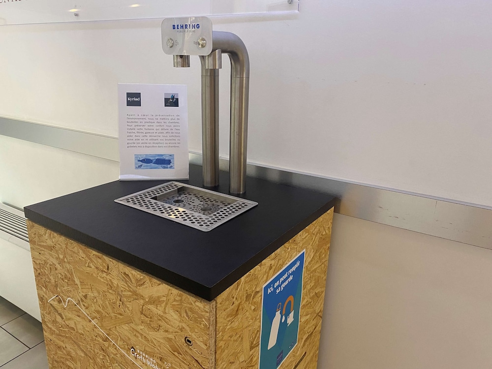 kyriad montpellier aeroport parc expo