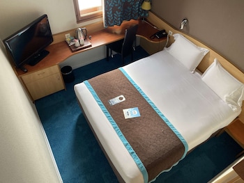 kyriad montpellier aeroport parc expo