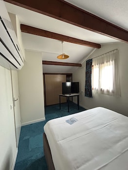 kyriad montpellier aeroport parc expo