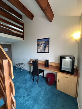 kyriad montpellier aeroport parc expo