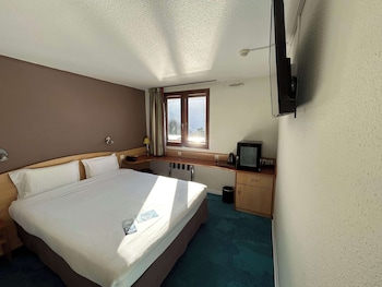 kyriad montpellier aeroport parc expo