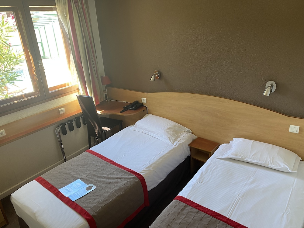 kyriad montpellier aeroport parc expo