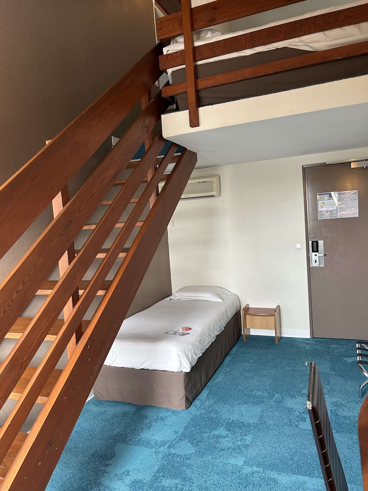 kyriad montpellier aeroport parc expo